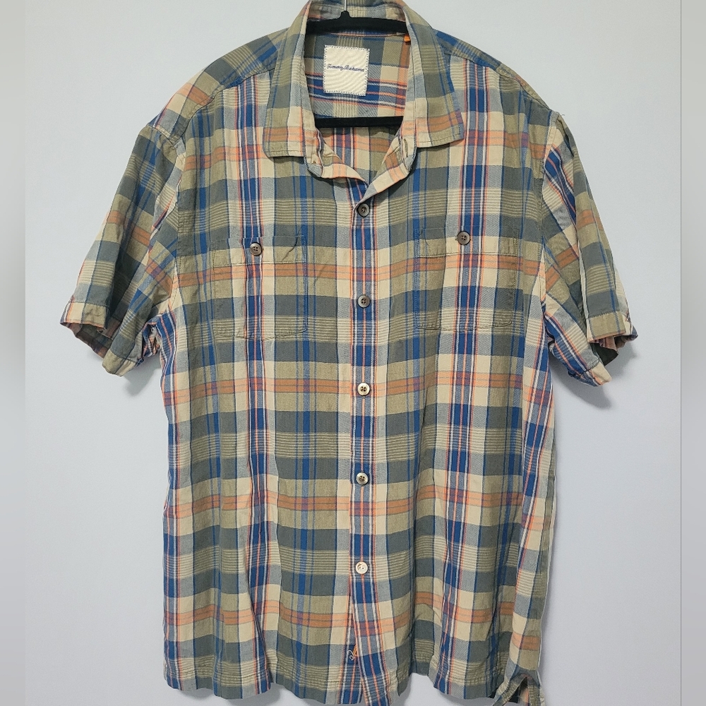 Tommy Bahama 100% silk Hawaiian Shirt, short sleeves, button down, plaid‎